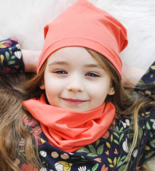 Girl's spring/ autumn set: hat and tube scarf red Hazelka