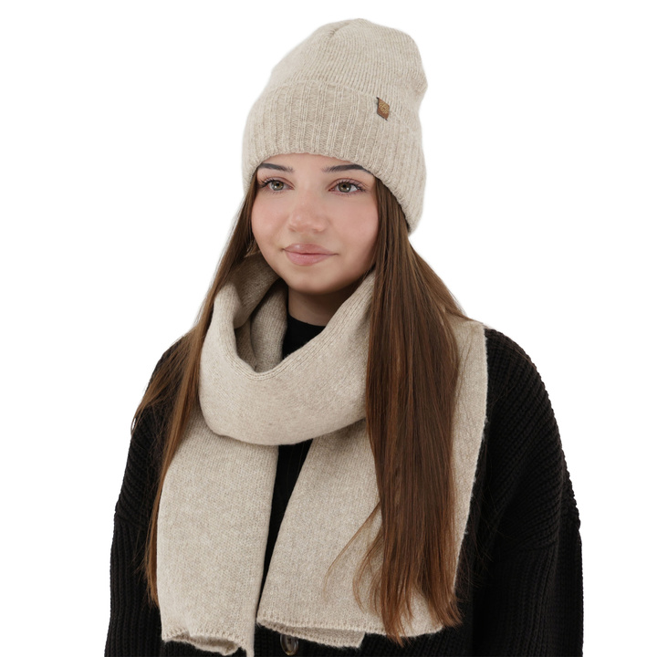 Woman's winter set: hat and scarf, light beige, Shasta