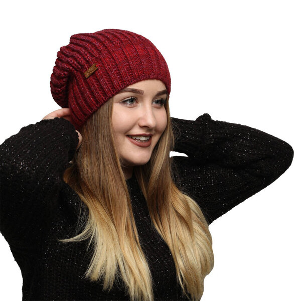 Woman's winter hat burgund Capri