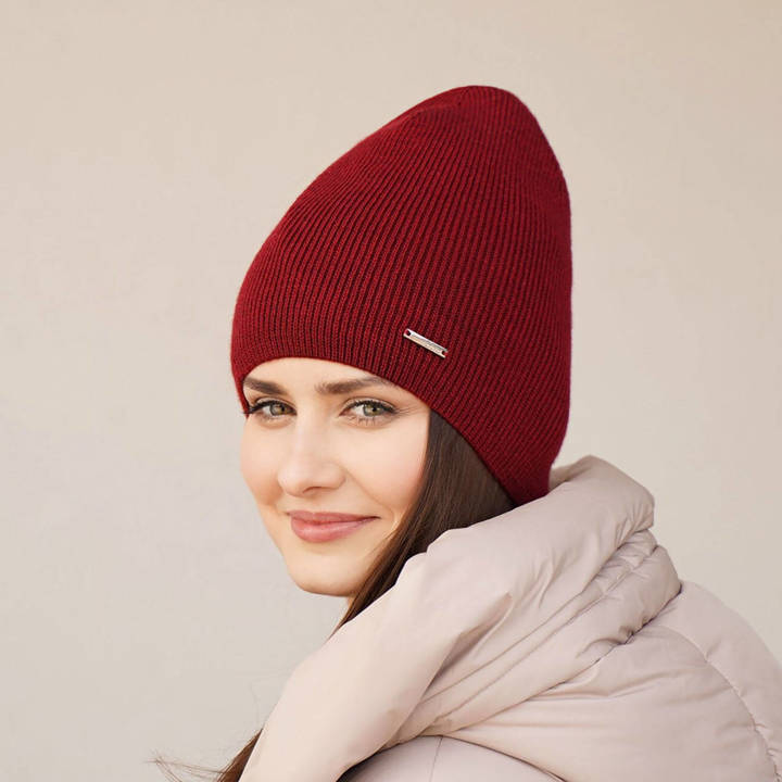 Woman's winter hat burgund Veneda