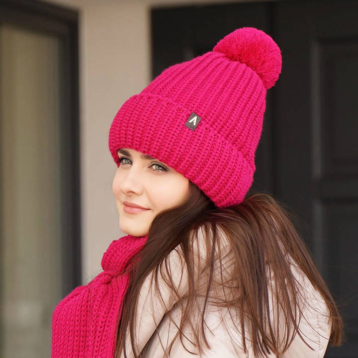 Woman's winter set: hat and scarf pink Lupita with pompom