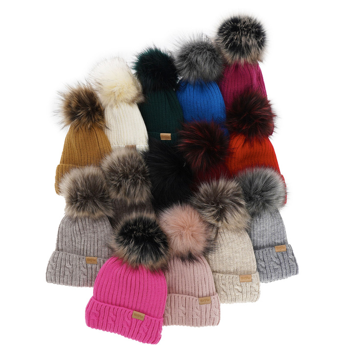 Woman's winter hat beige Lawina with pompom