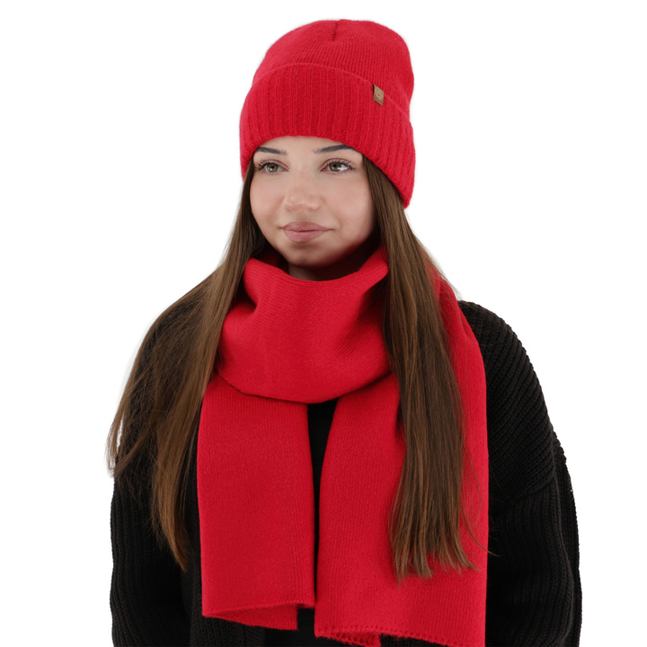 Woman's winter set: hat and scarf, red, Shasta