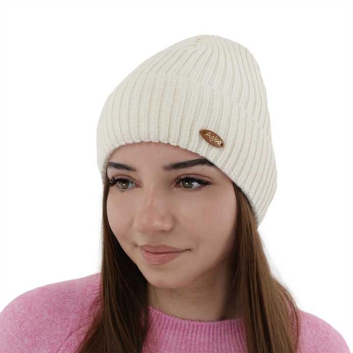 Woman's winter hat, ecru, with merino wool Shila