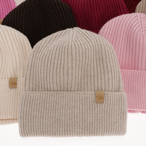 Woman's winter hat pink Isla 100% extra fine merino wool