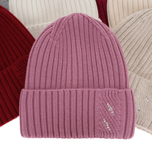 Woman's winter hat black Ariga 100% extra fine merino wool