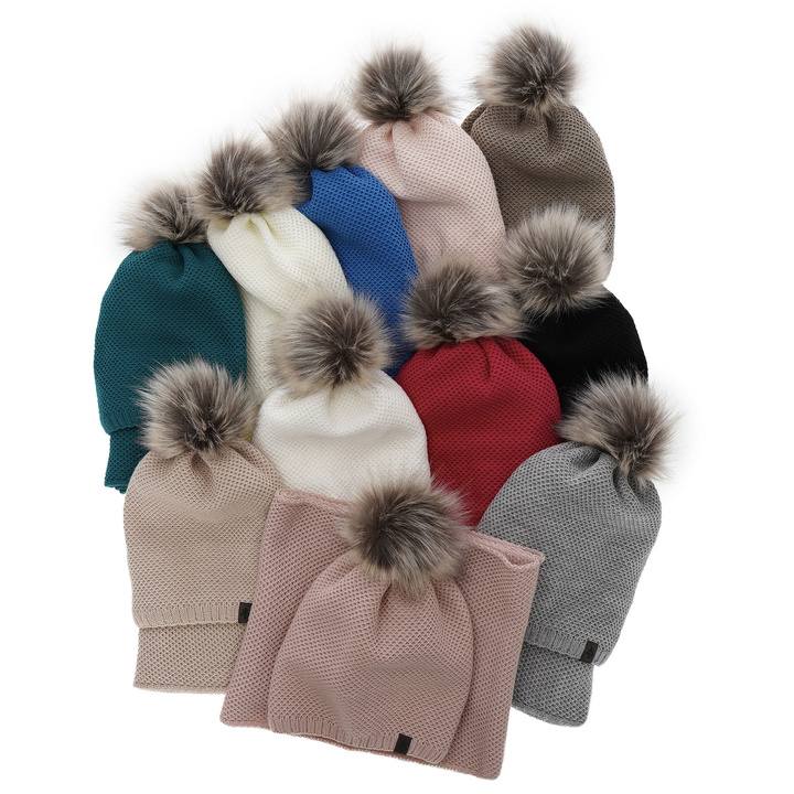 Woman's winter set: hat and tube scarf ecru Kaliana