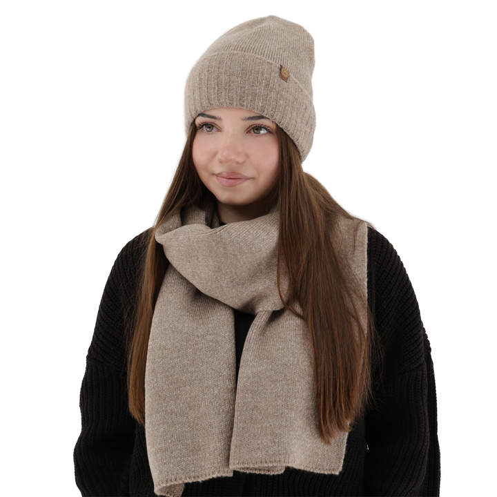 Woman's winter set: hat and scarf, light beige, Shasta