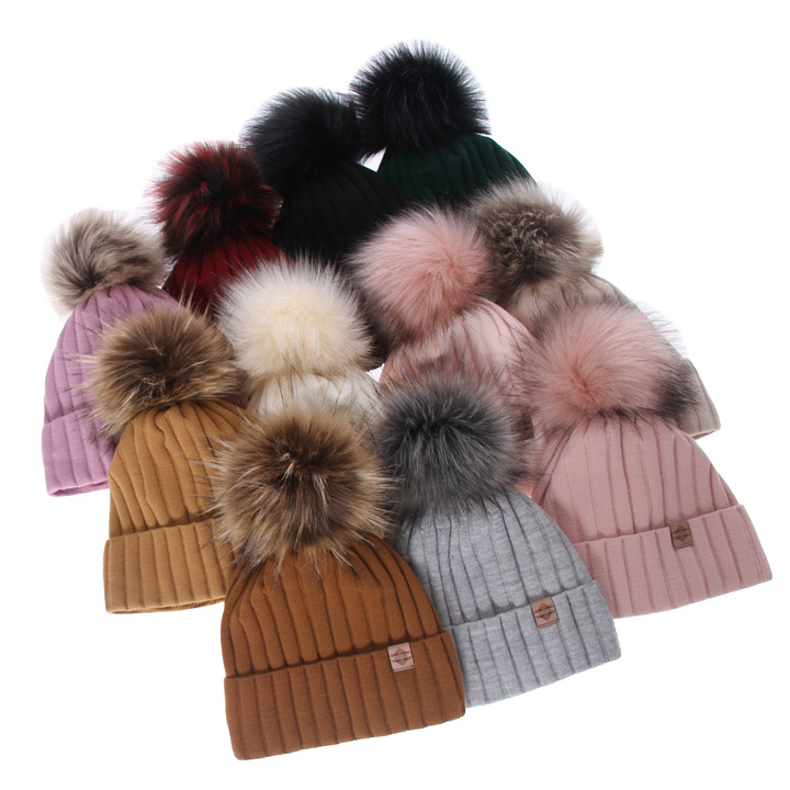 Woman's winter hat grey Loara with pompom