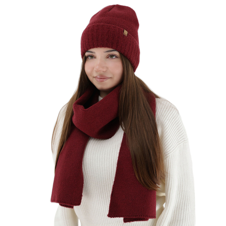 Woman's winter set: hat and scarf, red, Shasta