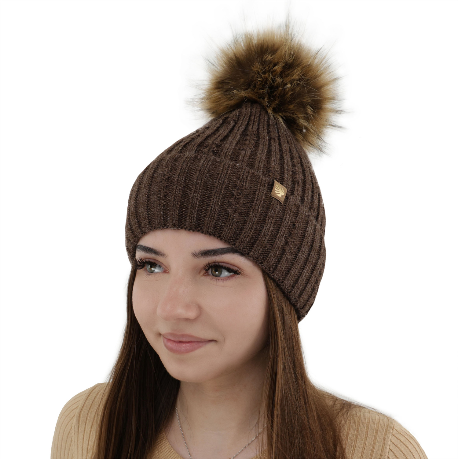 Woman's winter hat black Savona with pompom
