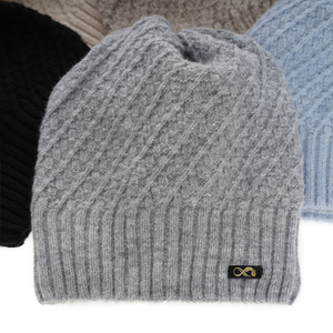 Woman's winter hat made of honey merino wool Misha