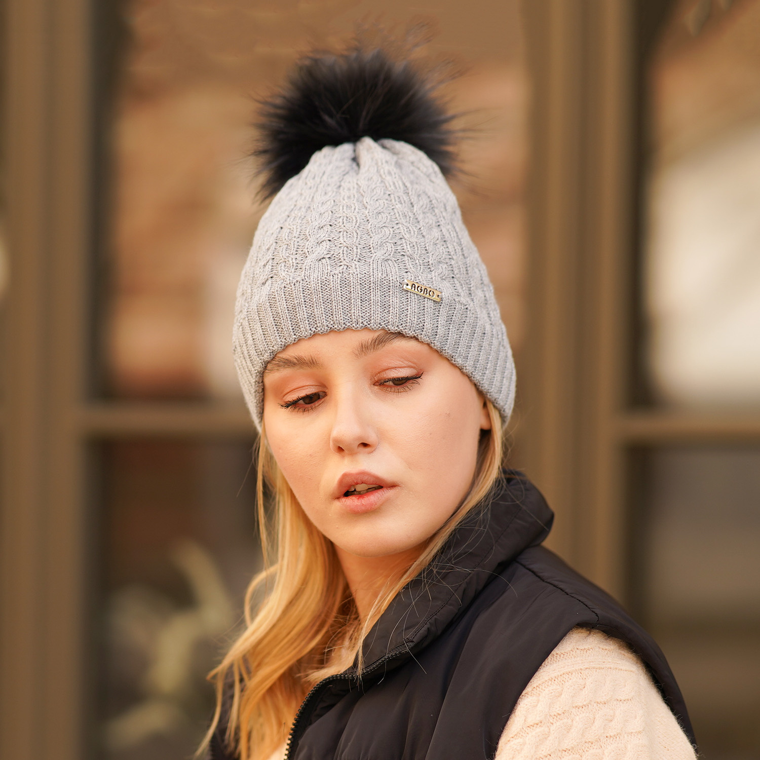 Woman's winter hat black merino wool Satina