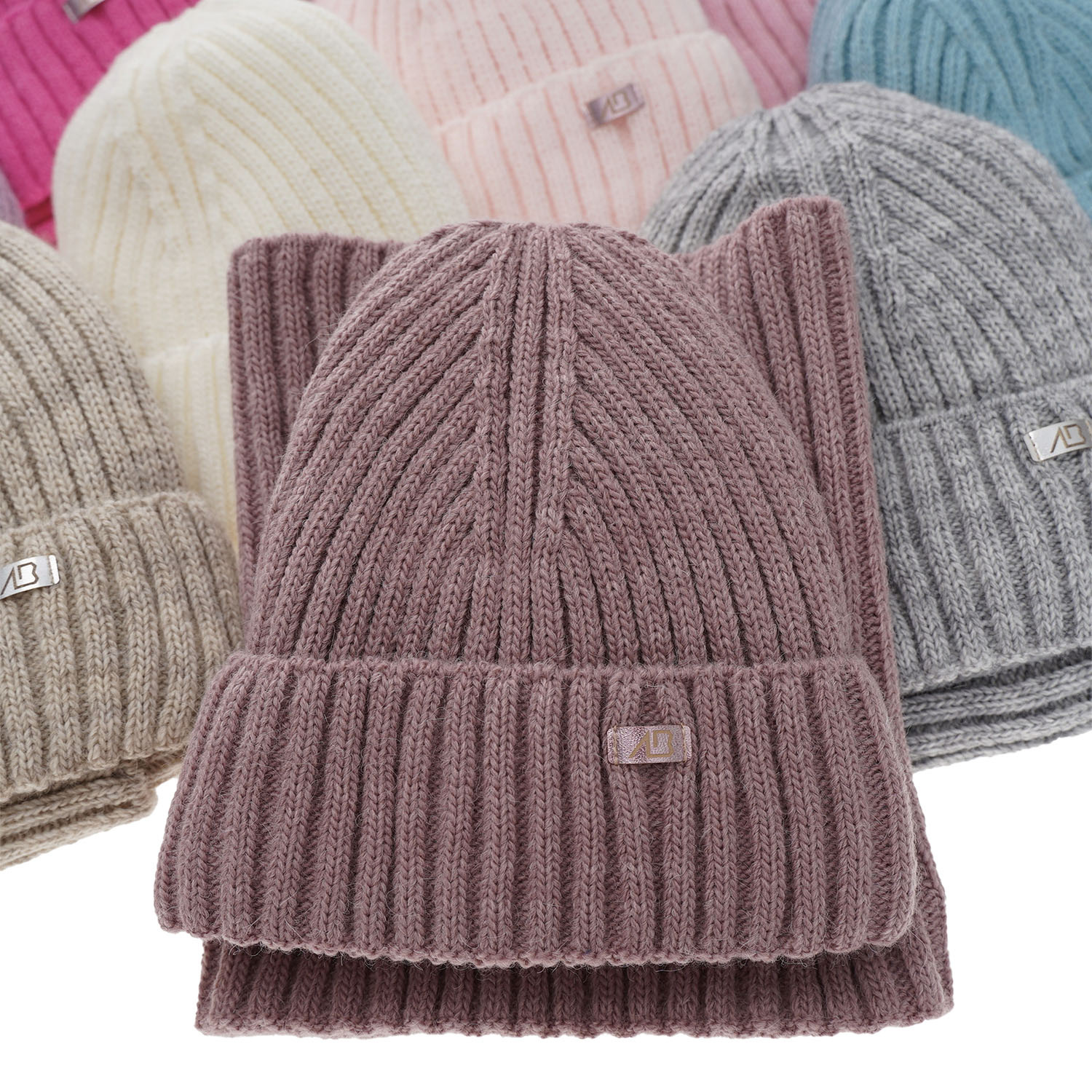 Girl's winter set: hat and tube scarf ecru Valentine