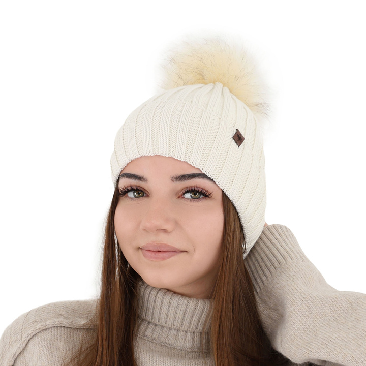 Woman's winter hat in ecru merino wool Texa