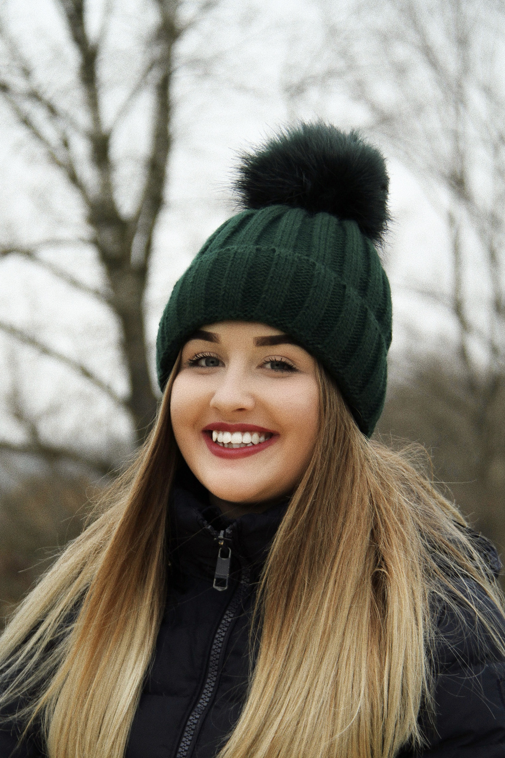 Woman's winter hat beige Mokka with pompom