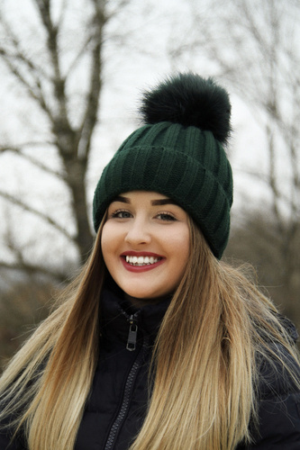 Woman's winter hat beige Mokka with pompom