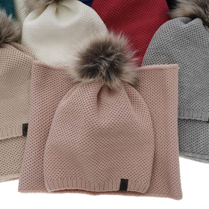 Woman's winter set: hat and tube scarf ecru Kaliana