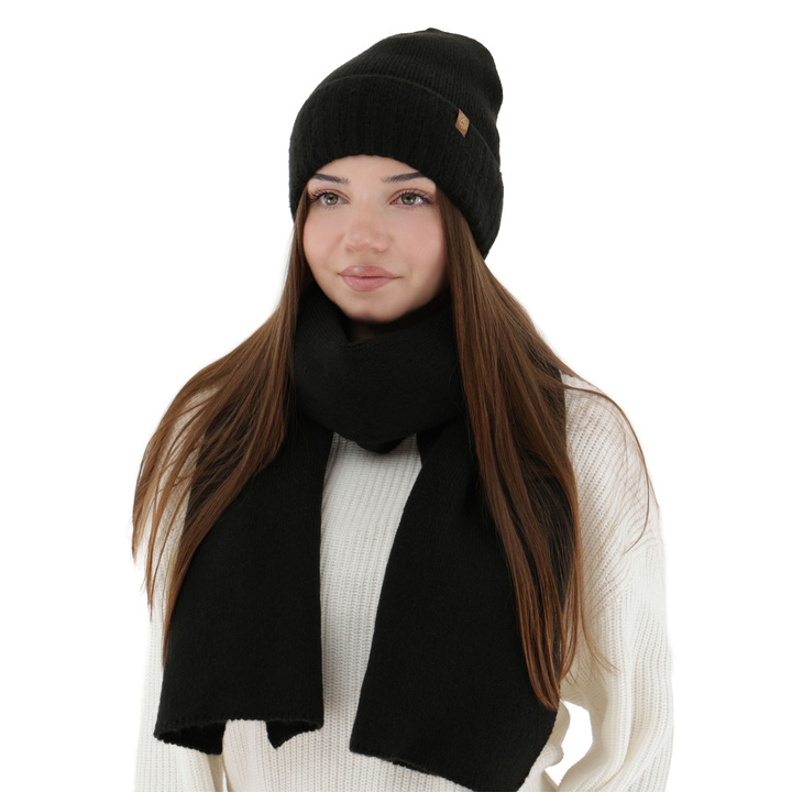 Woman's winter set: hat and scarf, black, Shasta