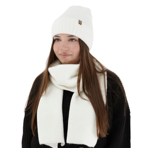 Woman's winter set: hat and scarf, white, Shasta