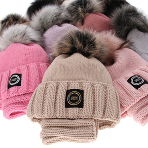 Girl's winter set: hat and tube scarf brown Hendi with pompom