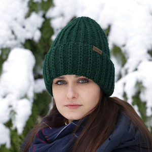 Woman's winter hat violet Ceres