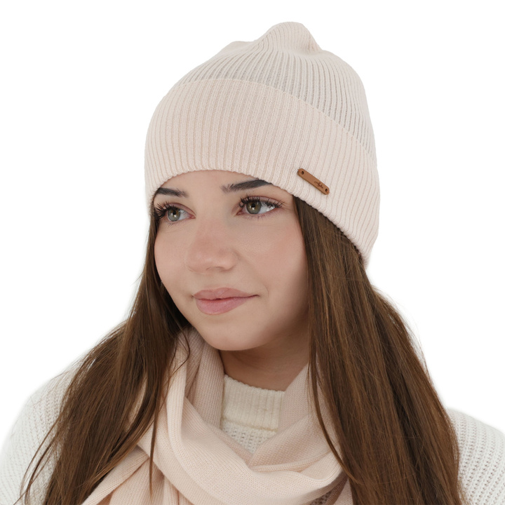 Woman's spring/ autumn hat, light pink, 100% merino wool, Flerra