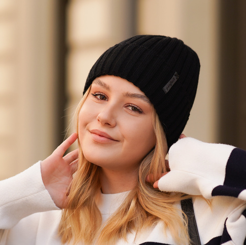 Woman's winter hat pink Parisa