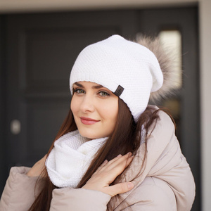 Woman's winter set: hat and tube scarf ecru Kaliana