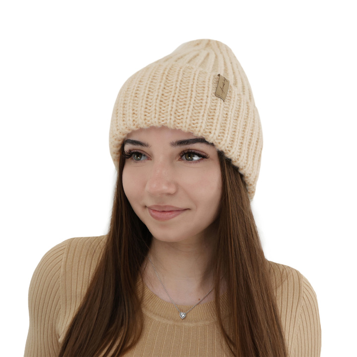 Woman's winter hat ecru merino wool Caro