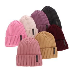 Woman's winter hat ecru Parisa